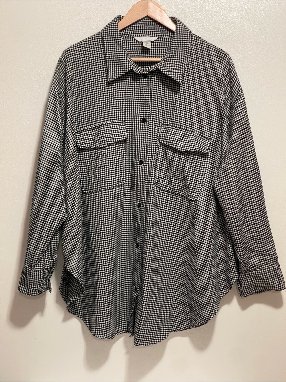 H&M Black and White Houndstooth Casual Oversized Button-Down Shirt
